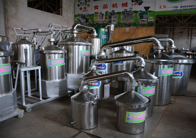 200斤糧蒸酒設(shè)備純糧酒燒鍋